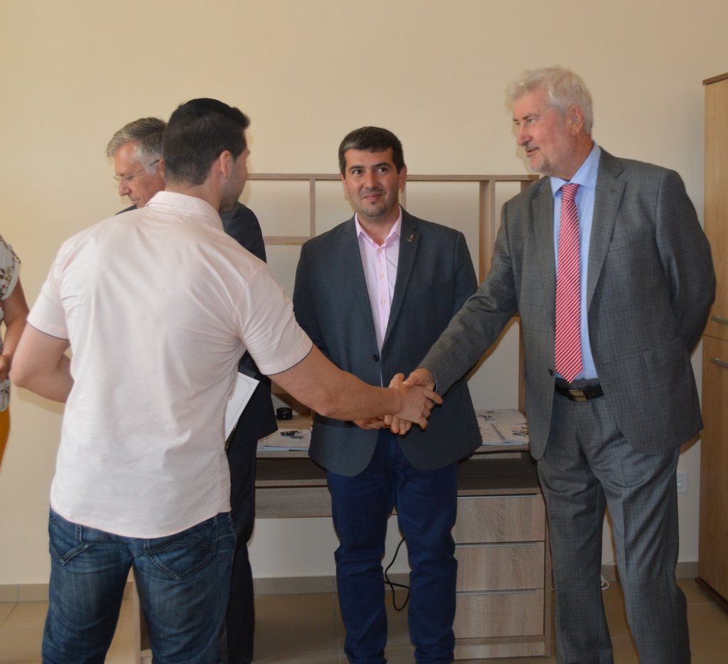 Fecskelakások átadása 09